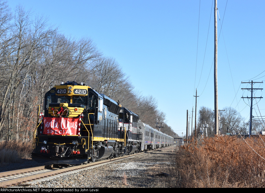 NJT Tri States Santa Train, with GP40PH-2B # 4210 and GP40PH-2 # 4101 pushing, heading away from Beaverbrook Rd